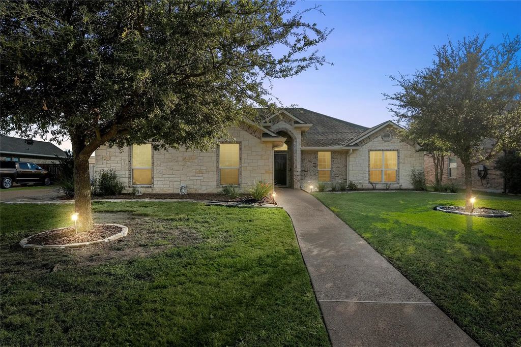 909 Princess Diana Drive, McGregor