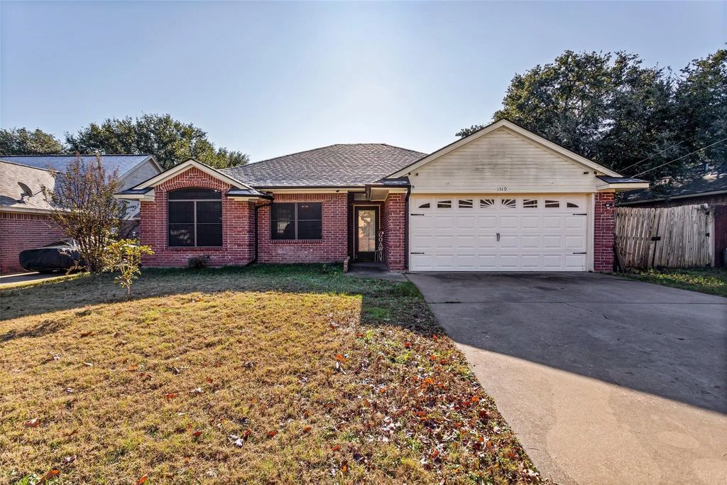 1519 Hayloft Lane, Granbury