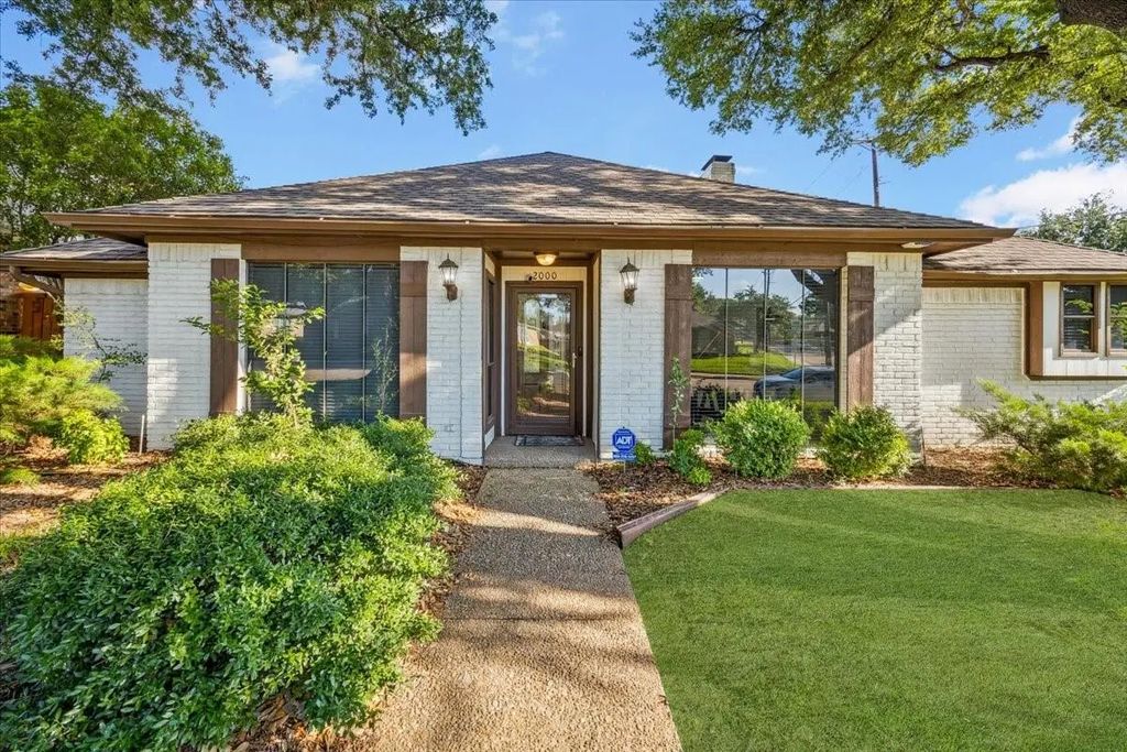 2000 E Branch Hollow Drive, Carrollton