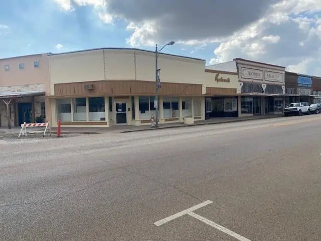 232 Live Oak Street, Marlin