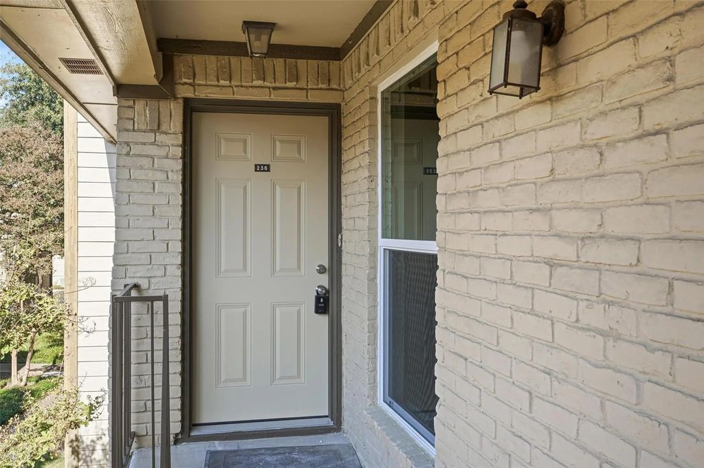 10650 Steppington Drive 236, Dallas