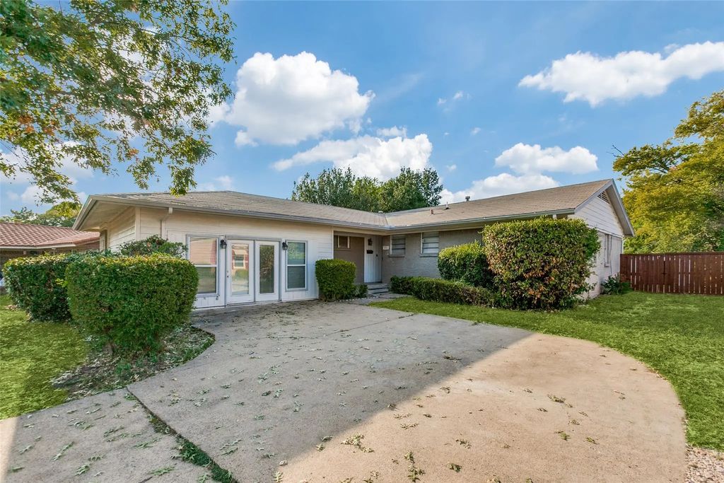 205 Valencia Drive, Garland