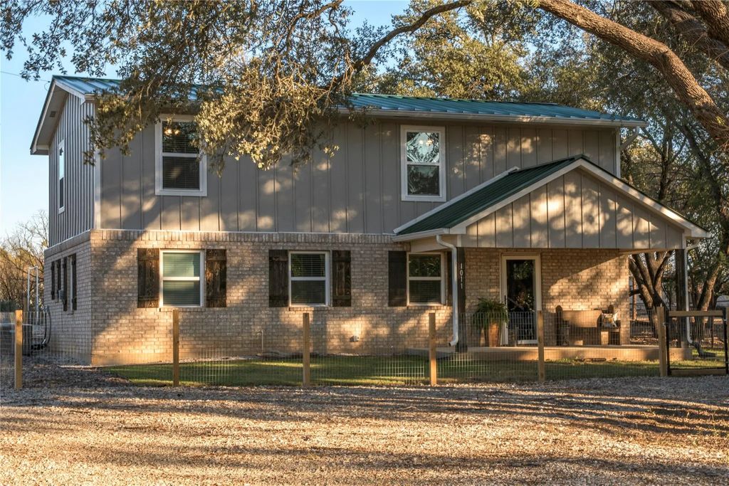 1011 County Road 156, Bangs