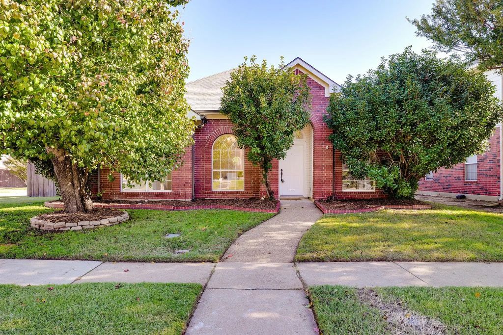 1177 Christopher Lane, Lewisville