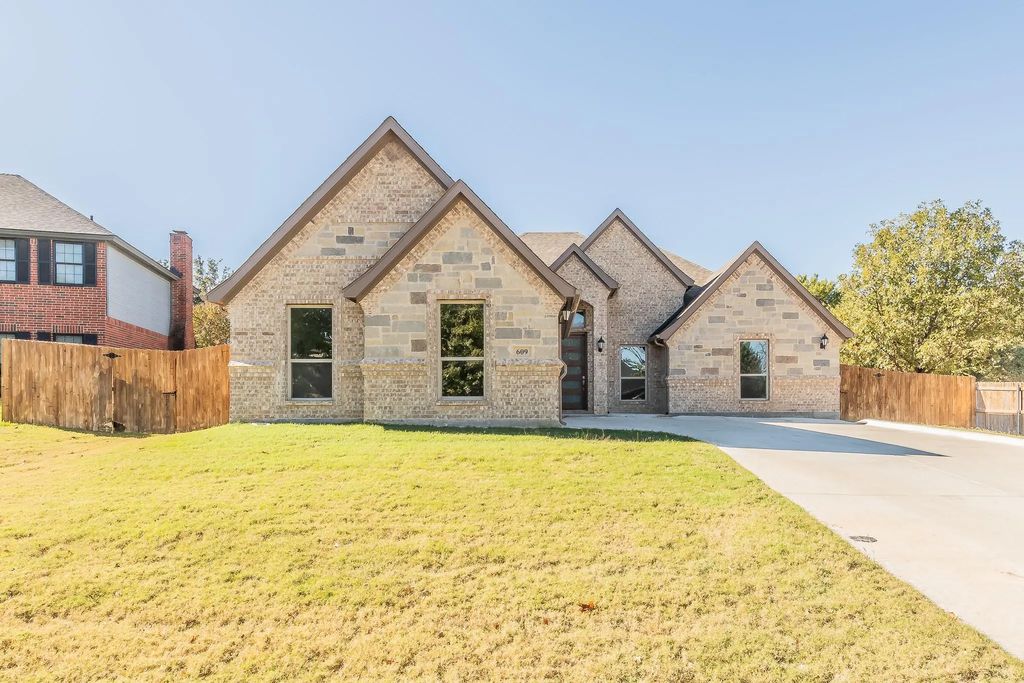 609 Keel Way, Azle