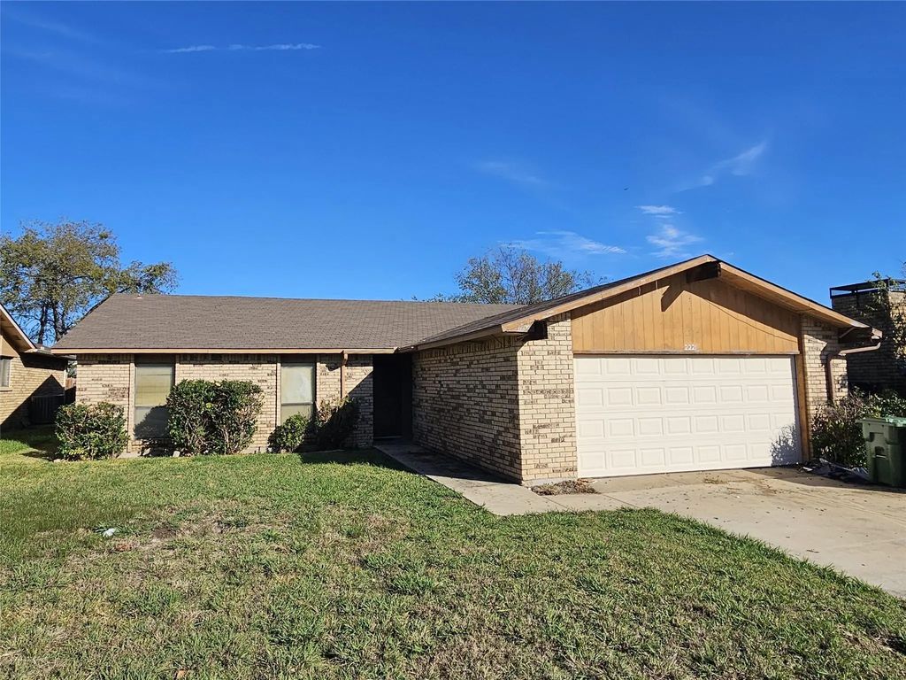 2221 Pennington Drive, Arlington