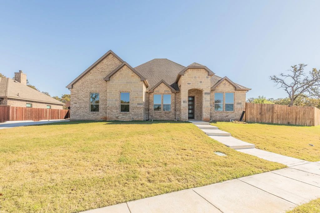 1600 Sea Breeze Court, Azle
