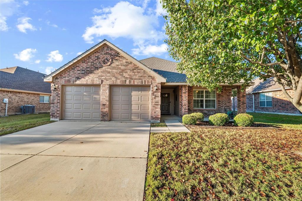 209 Colt Drive, Waxahachie