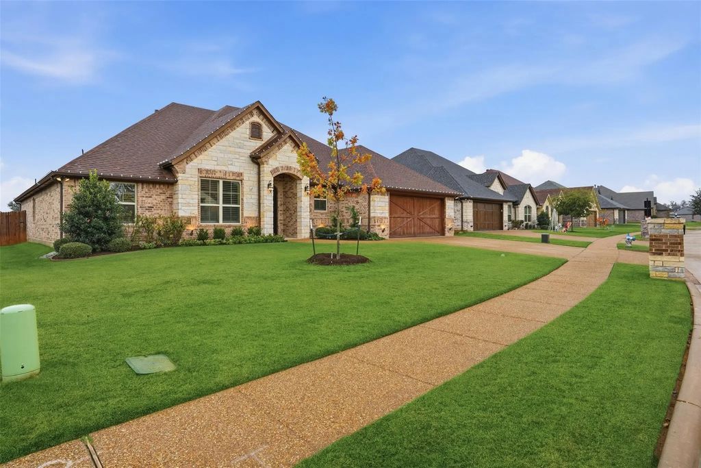 1022 Anna Circle, Granbury