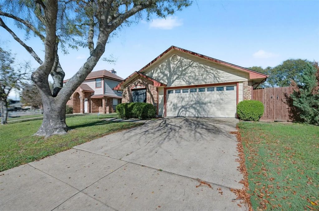 1148 Meadows Drive, Grand Prairie