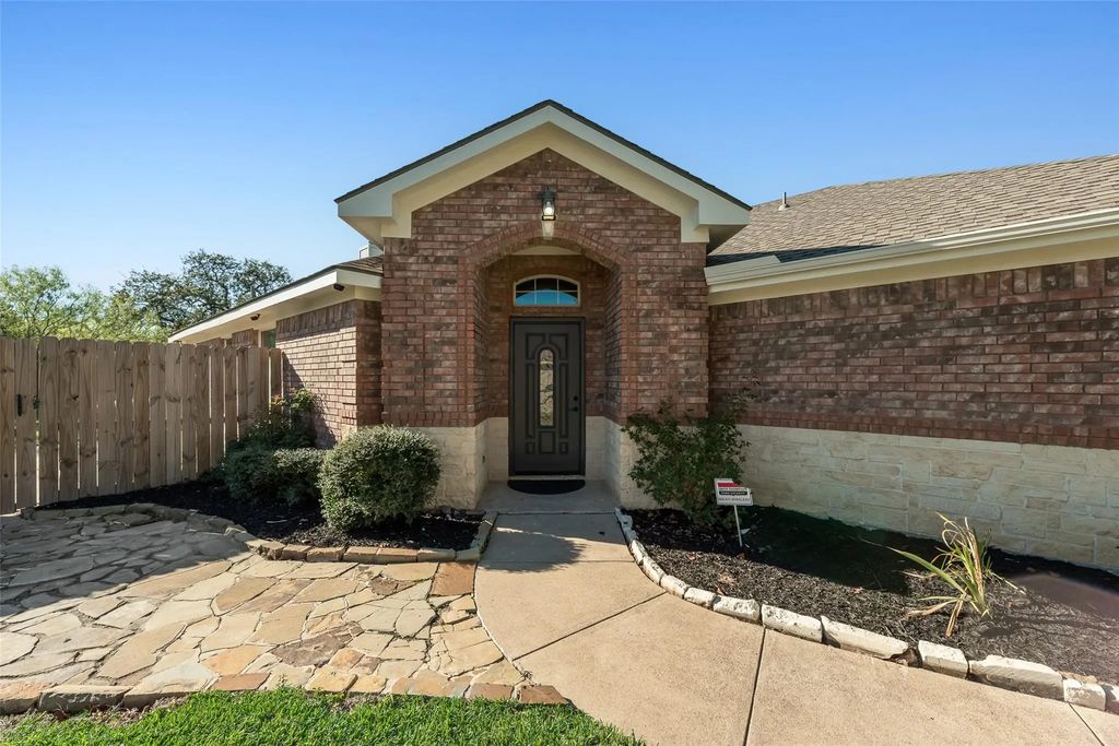 912 High Creek Drive, Euless