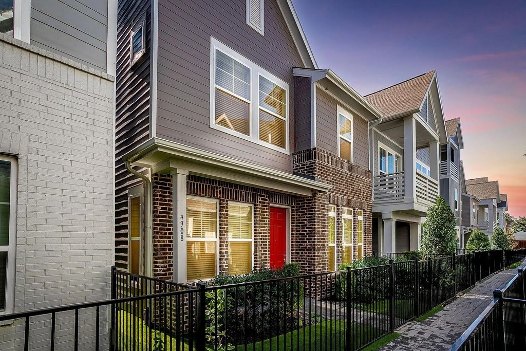 4908 Deavers Lane, Fort Worth