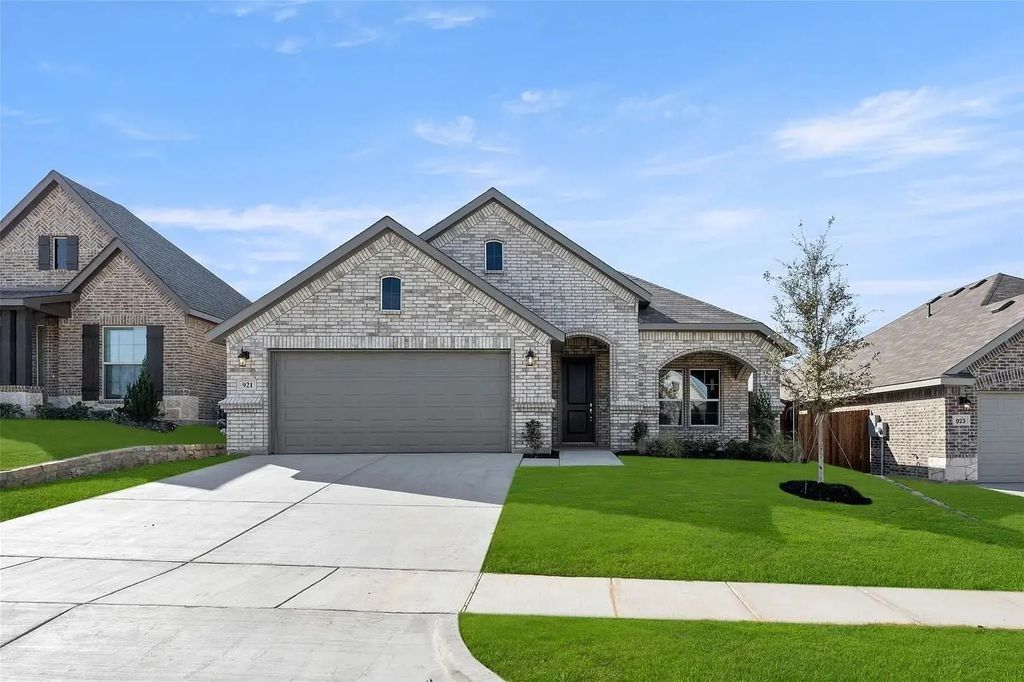 921 Beverly Drive, Cleburne
