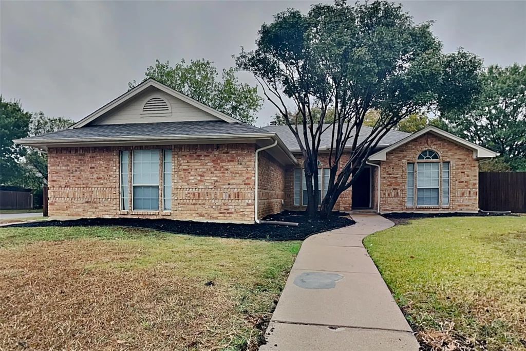 1301 Windy Meadows Drive, Burleson