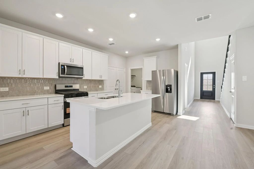 717 Leavenworth Drive, Princeton