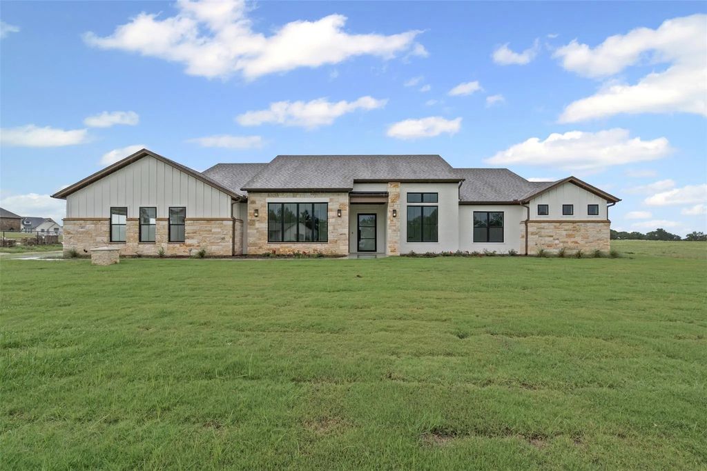 452 Royal Santana Run, Weatherford