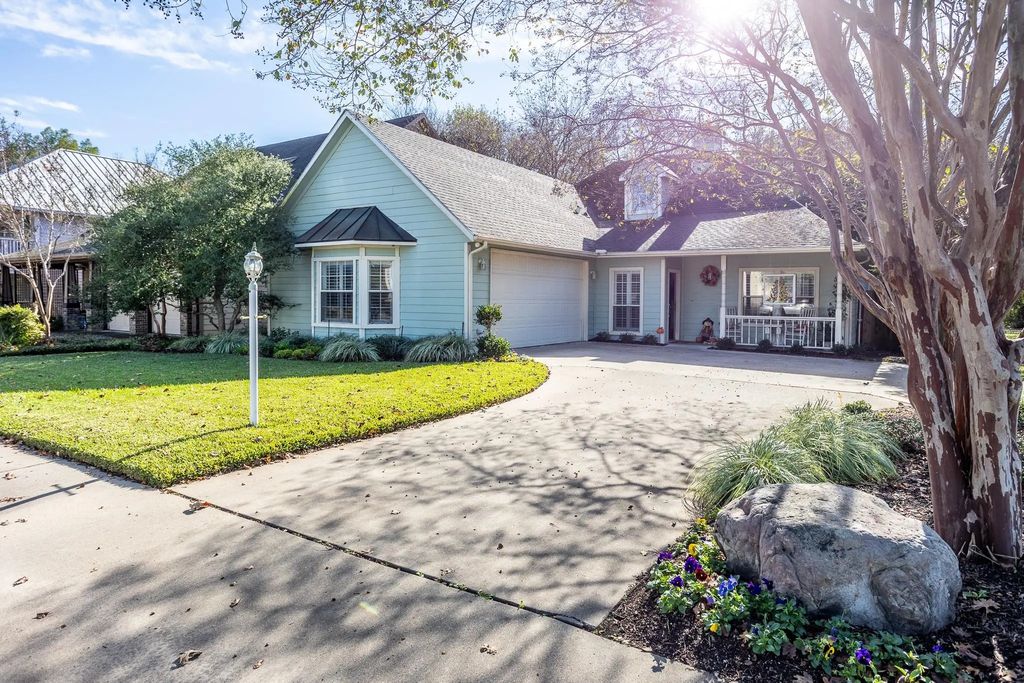 300 E Redbud Lane, Lancaster