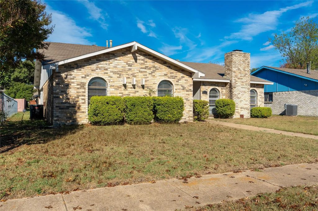 2913 Landershire Lane, Garland