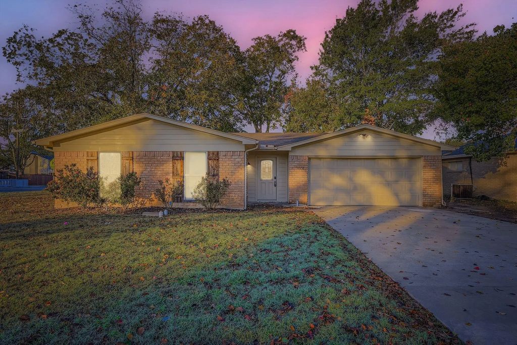 2801 Fairbrook Street, Irving