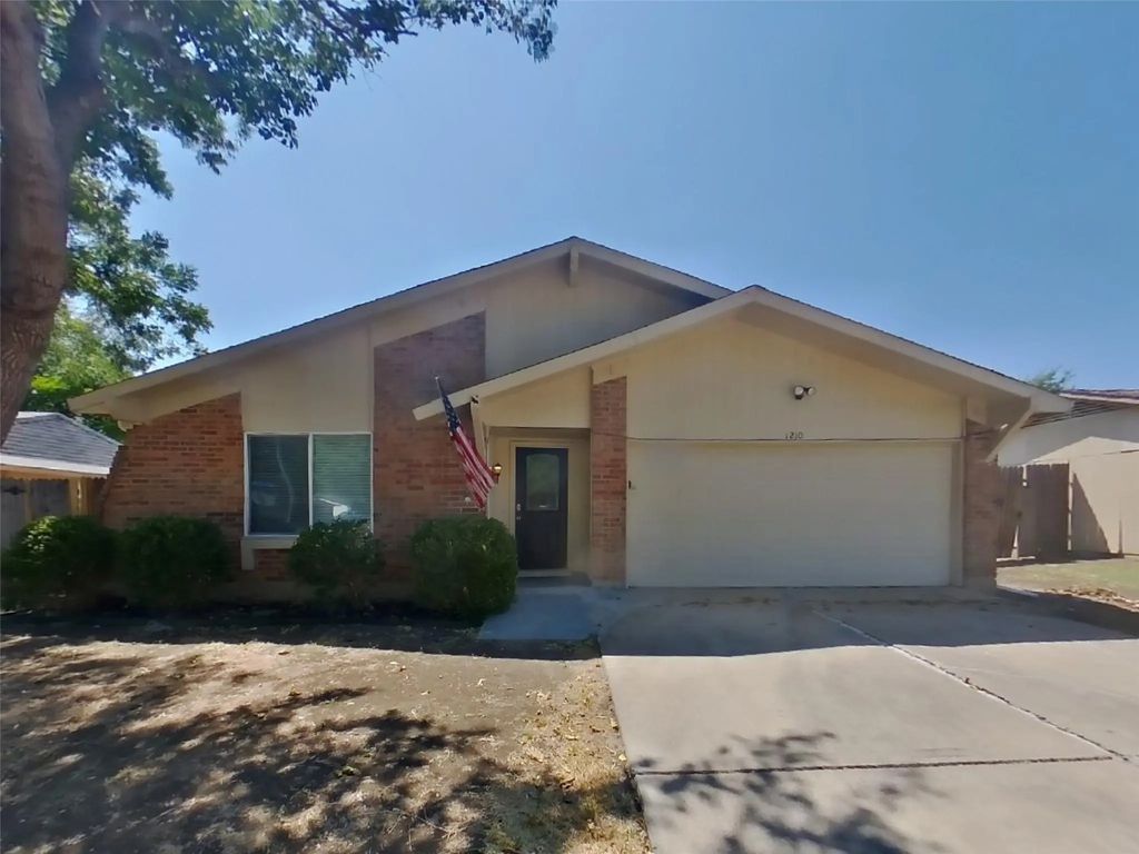 1210 Green Hill Drive, Arlington