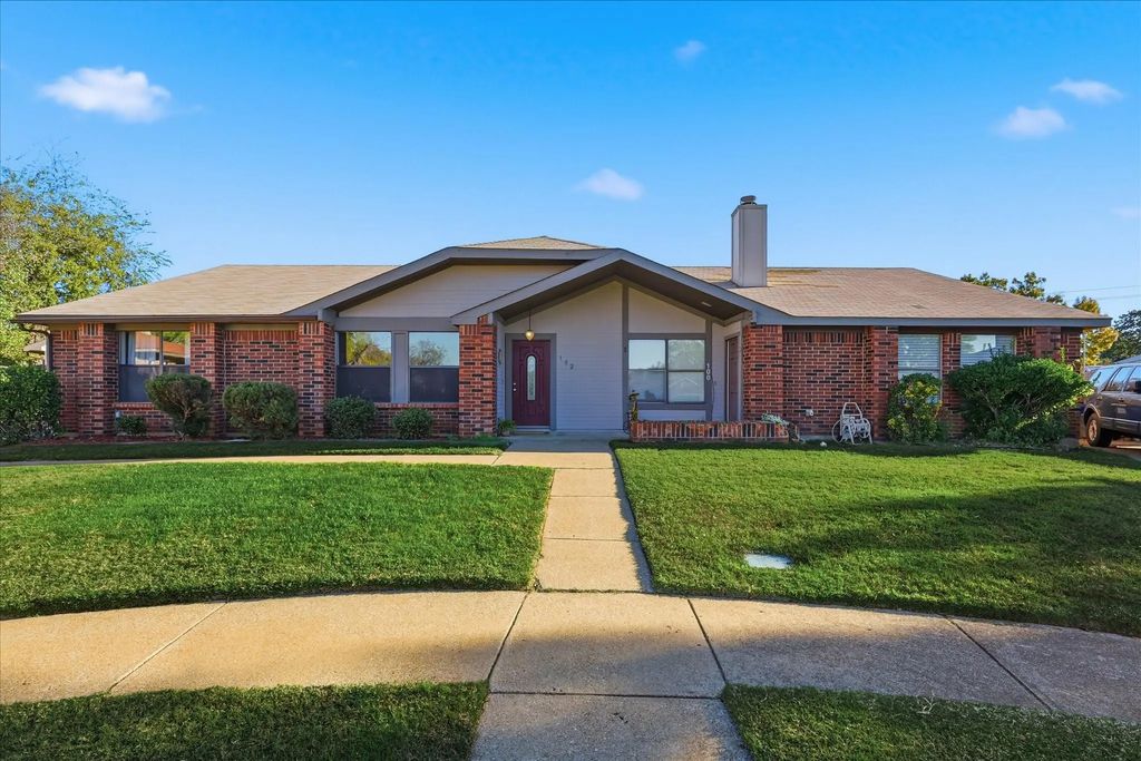 102 Gray Oak Court, Euless