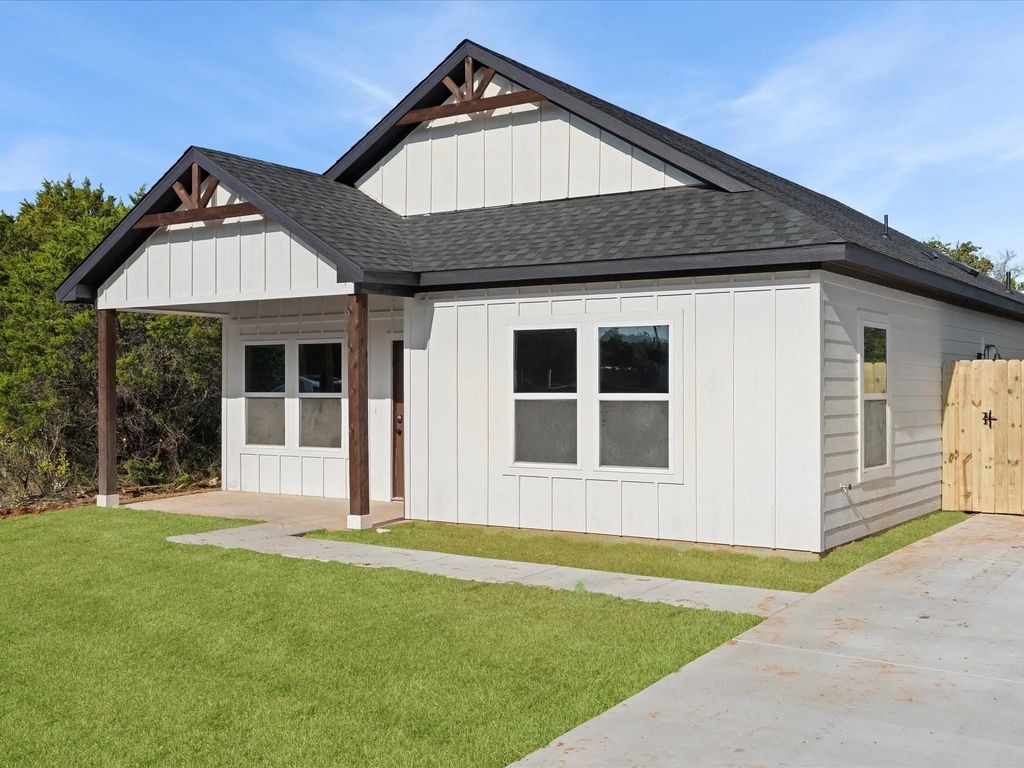 3527 Flint Rock Circle, Granbury