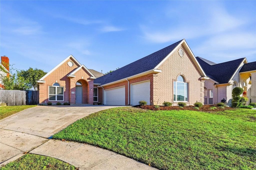 506 Castlerock Circle, Grand Prairie