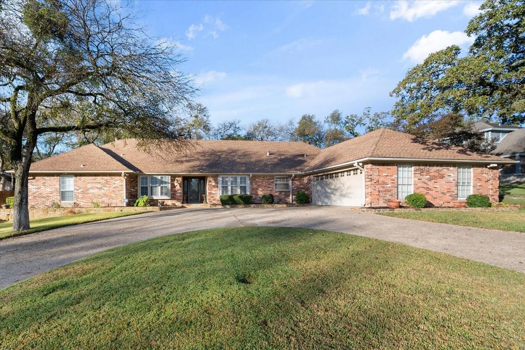 820 Newport Road, Fort Worth