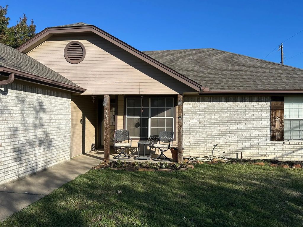 200 Brook Circle, Krum
