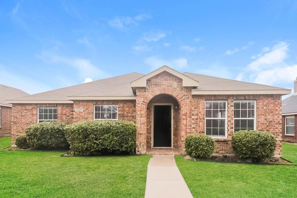 1229 Spring Water Drive, Lancaster