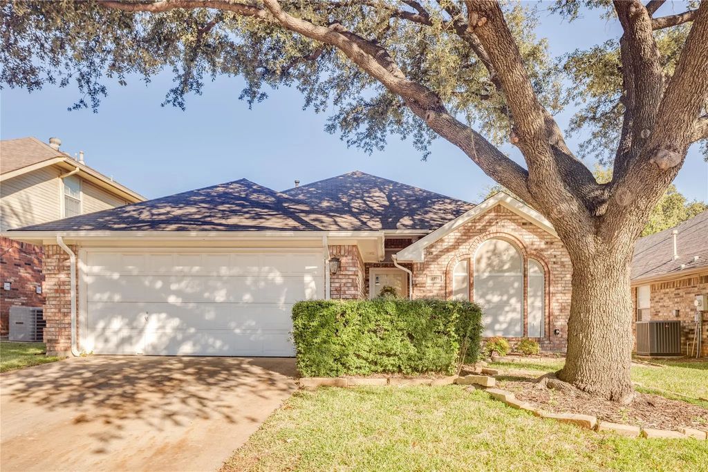 2221 Tiffany Glenn Court, Bedford