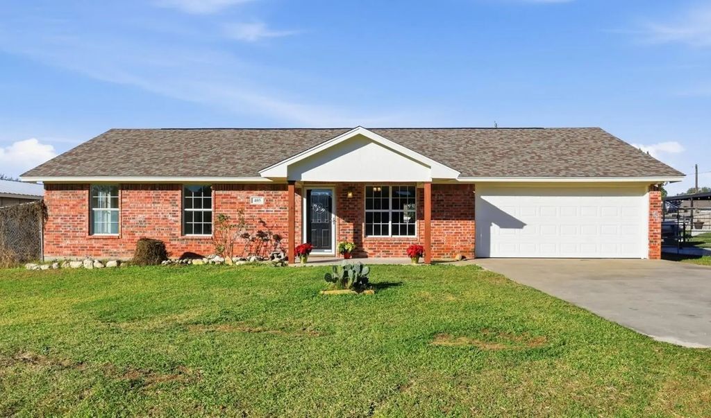 405 Ashwood Street, Azle