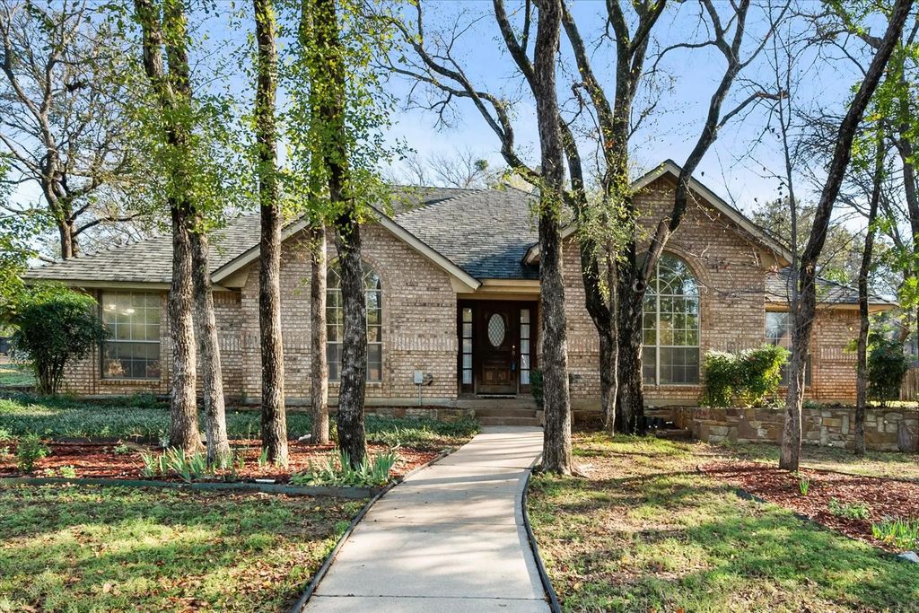 825 Newport Road, Fort Worth