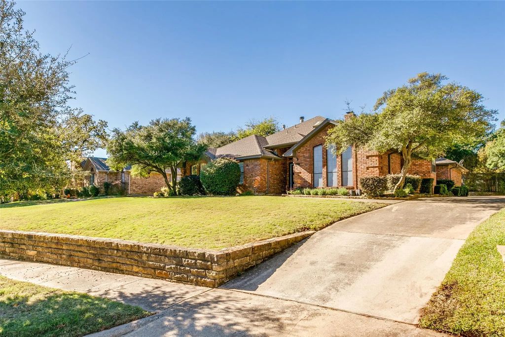 2808 Scarborough Court, Grapevine