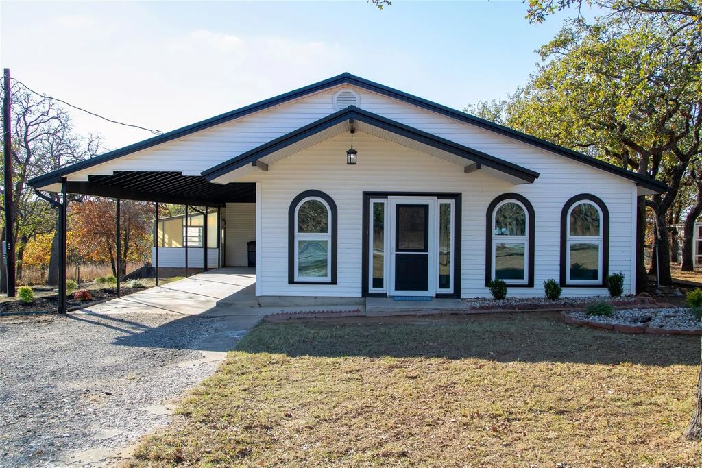 371 Nocona Drive, Nocona