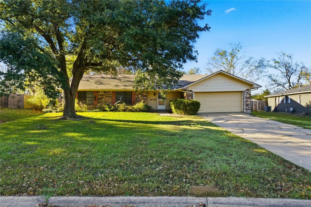 312 Azalea Drive, Sulphur Springs