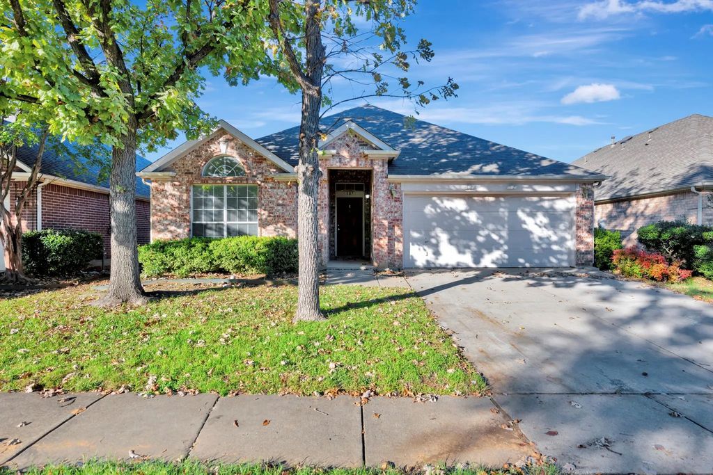 107 Crepe Myrtle Drive, Euless