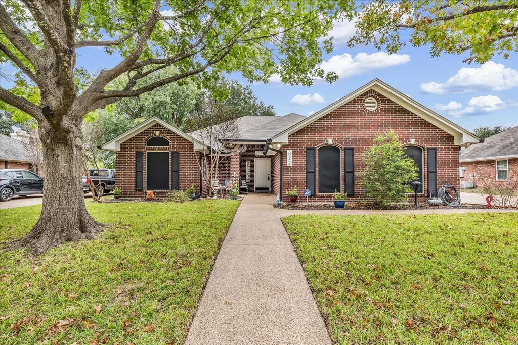 822 Crested Butte Drive, Hewitt