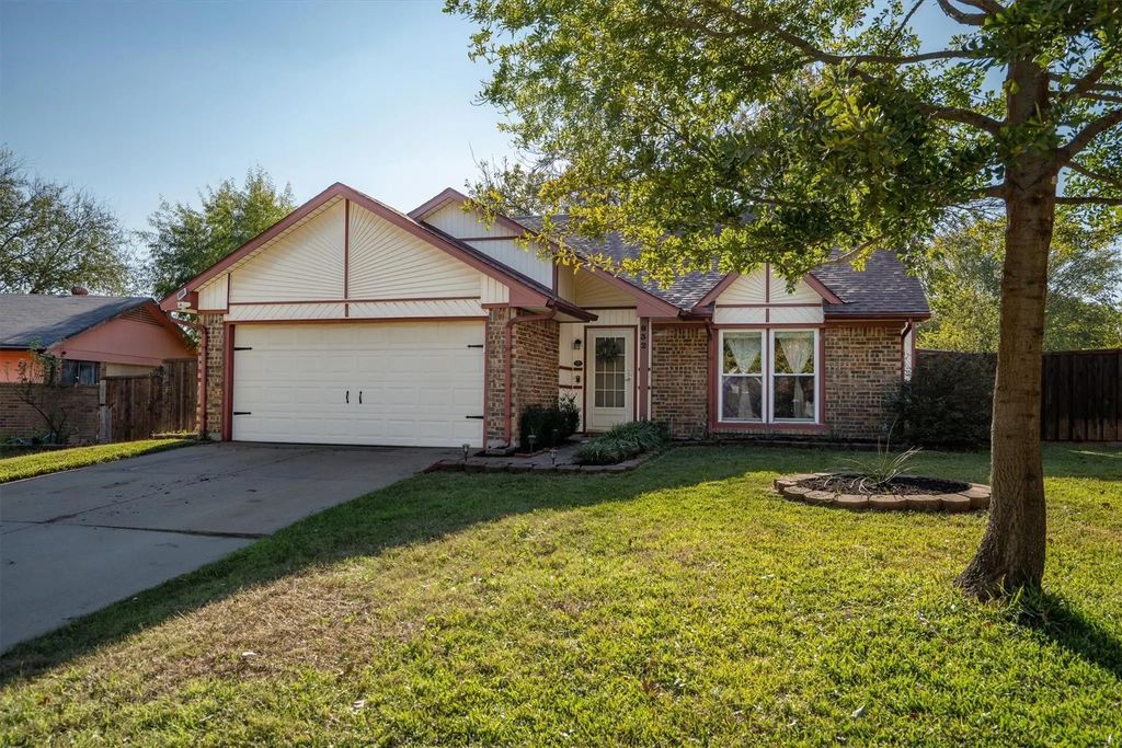 832 Foxwood Place, Lewisville