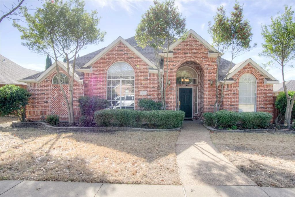 1221 Greenway Drive, Allen