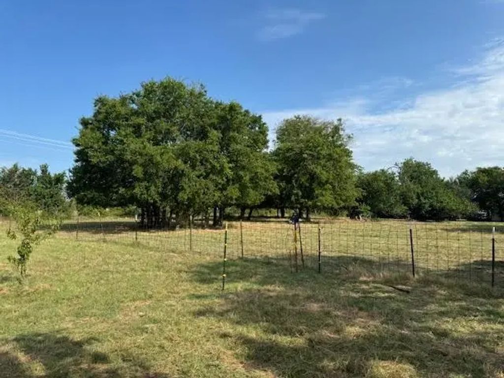Rs County Road 1691, Lone Oak