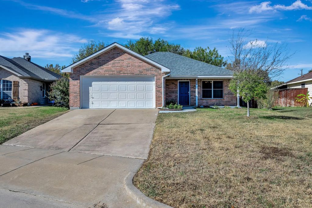 404 Parkmere Drive, Fort Worth