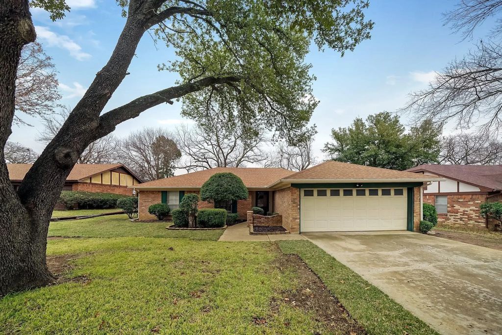 3019 Bramble Oaks Court, Bedford