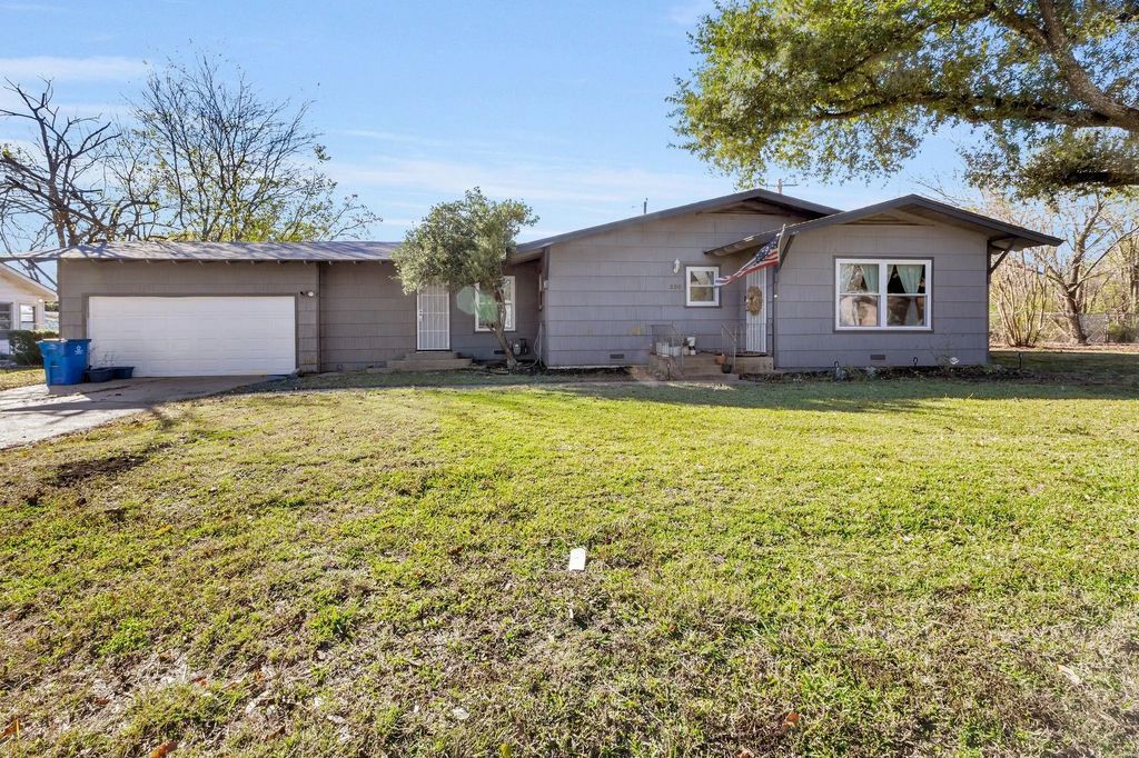 200 E 8th Street, Kaufman