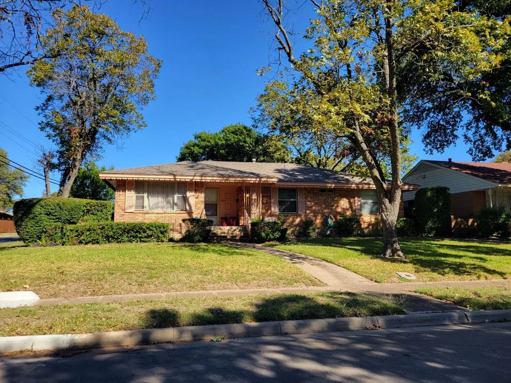 1239 Misty Glen Lane, Dallas
