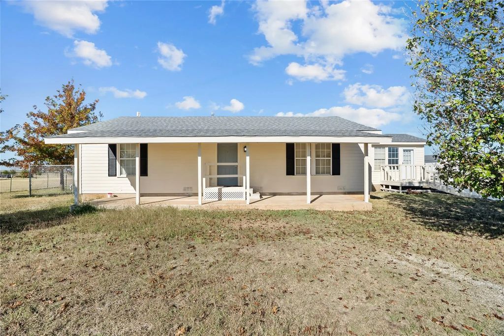 7624 County Road 916, Godley