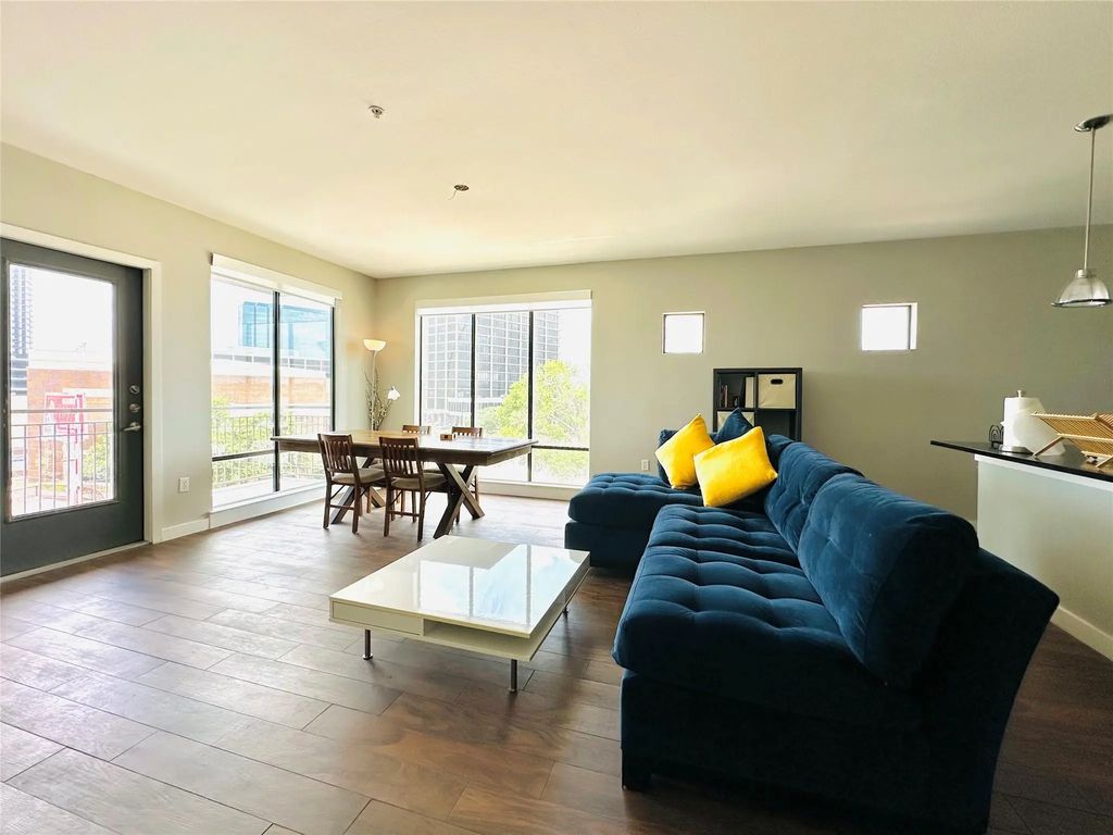 5609 Smu Boulevard 301, Dallas