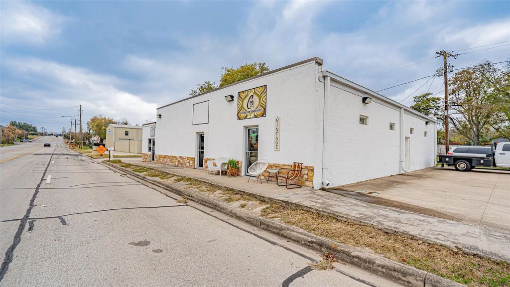 347 N Cherry Lane, White Settlement