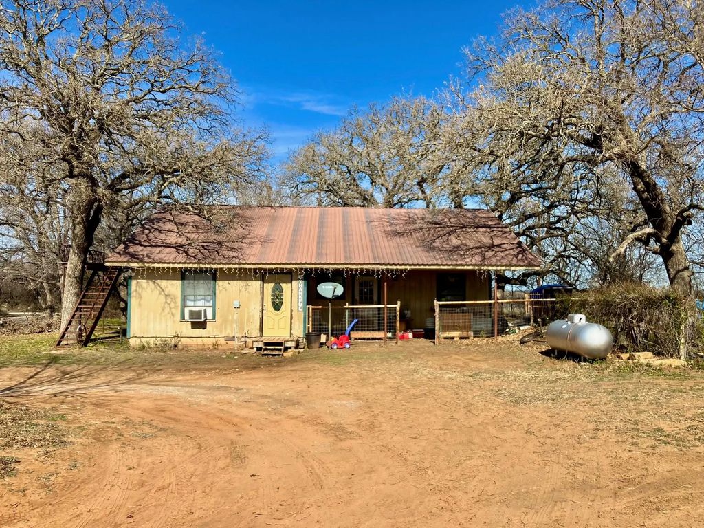 8673 Highway 16, De Leon