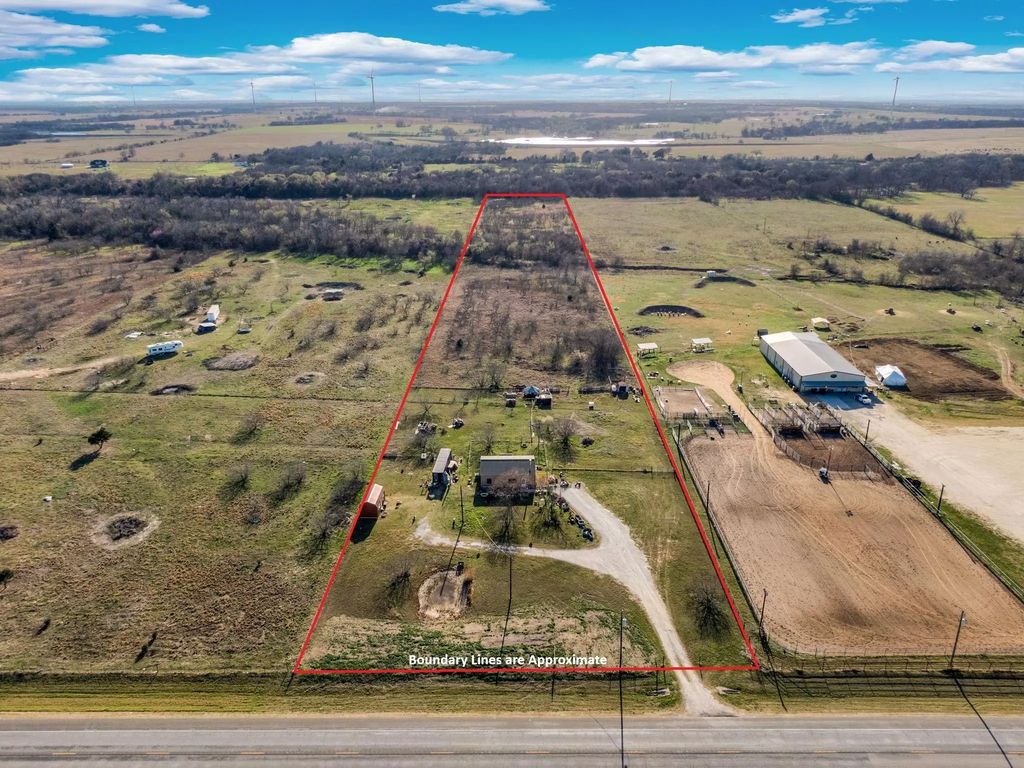869 State Highway 171, Hubbard